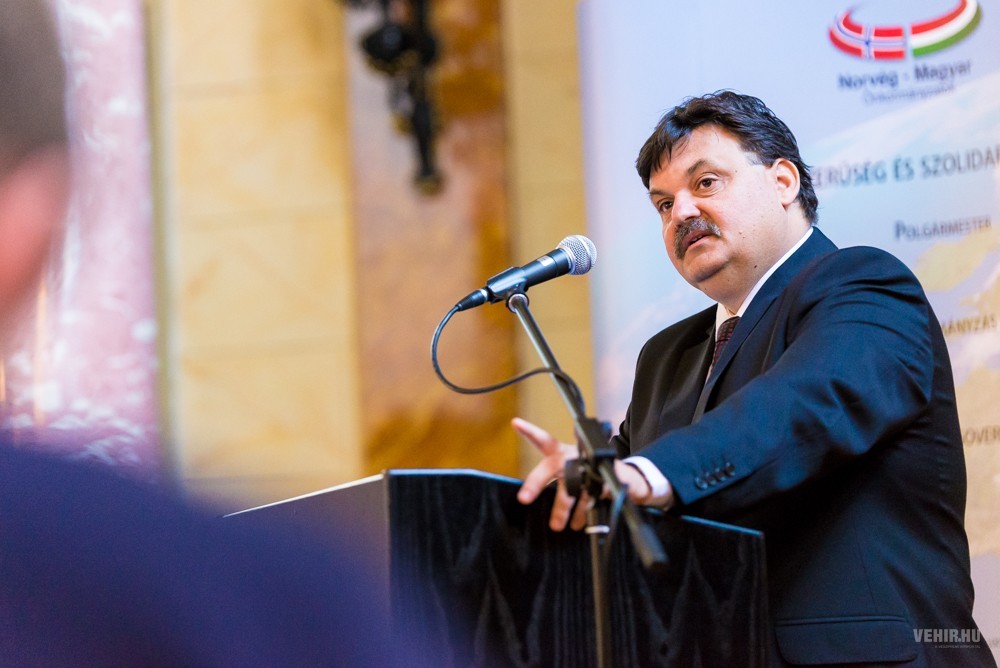 "Visszarendeződést jelent a polgármesterek tervezett új bértáblája" (2016. 12. 05.)