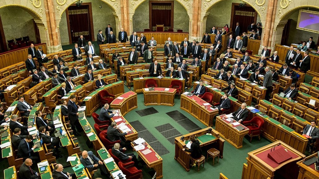 Becsöngetnek a parlamentben (Hangoló 2017. 02. 20.)