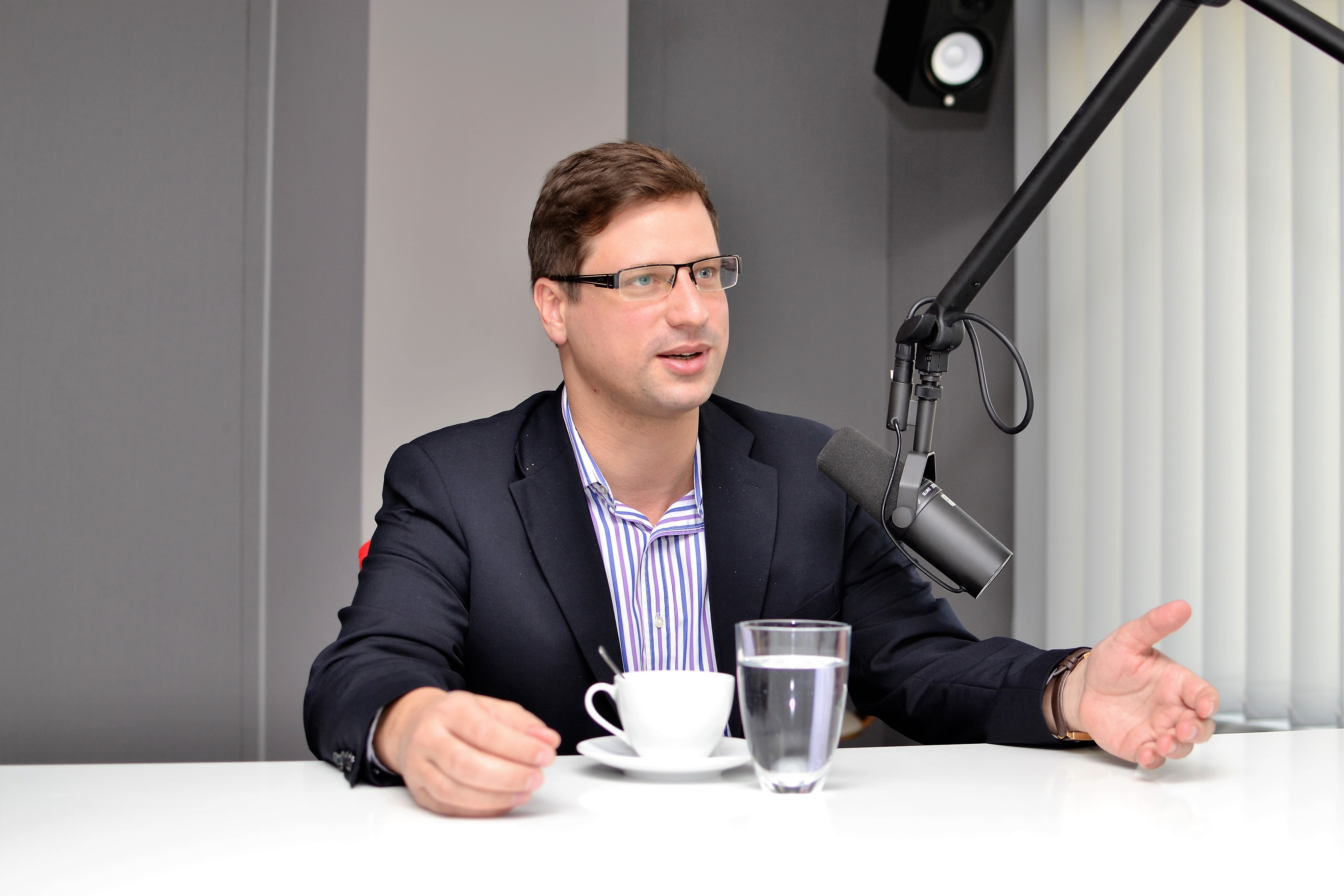 "Regisztrációról szól a civil törvény módosítása." (Hangoló 2017. 04. 13.)