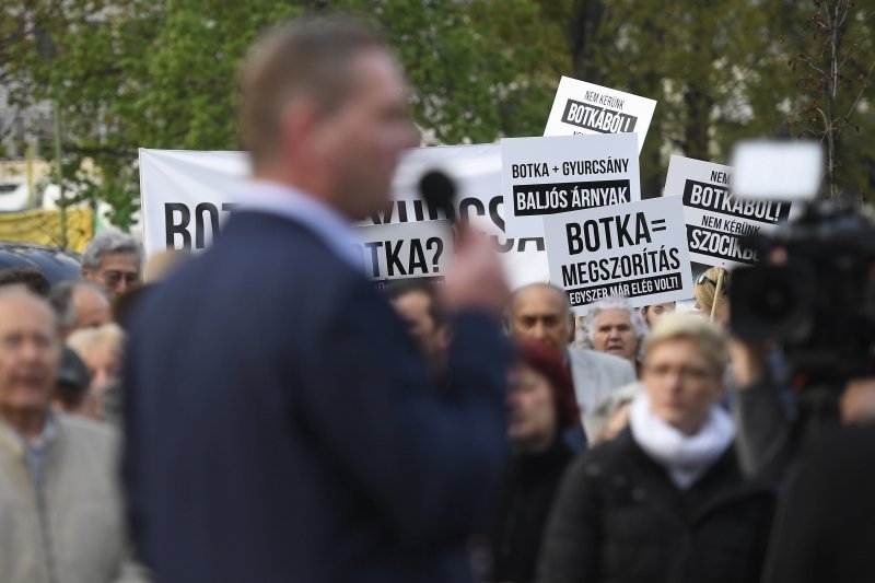 Se csatorna, se valódi üzenet. (Hangoló 2017. 04. 26.)