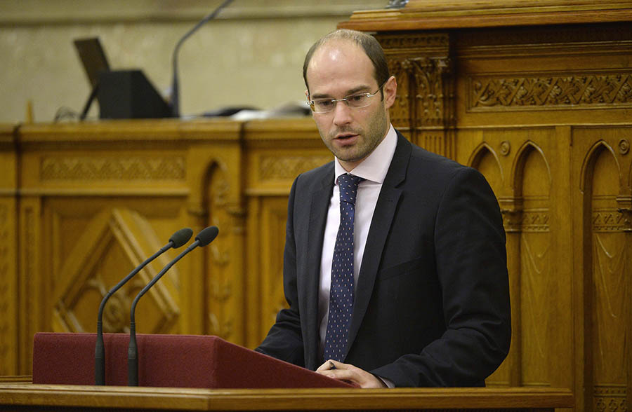 Pártpolitika a civilek ügyéből? (Hangoló 2017. 04. 07.)