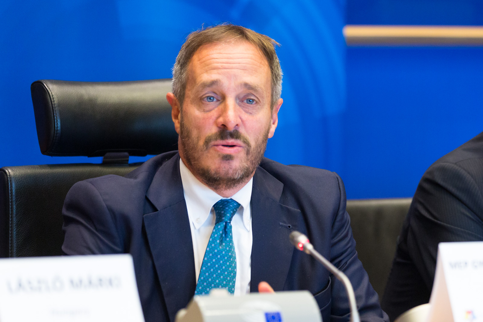 A politika mondja tollba a szakmai jelentést? (Hangoló 2017. 04. 11.)