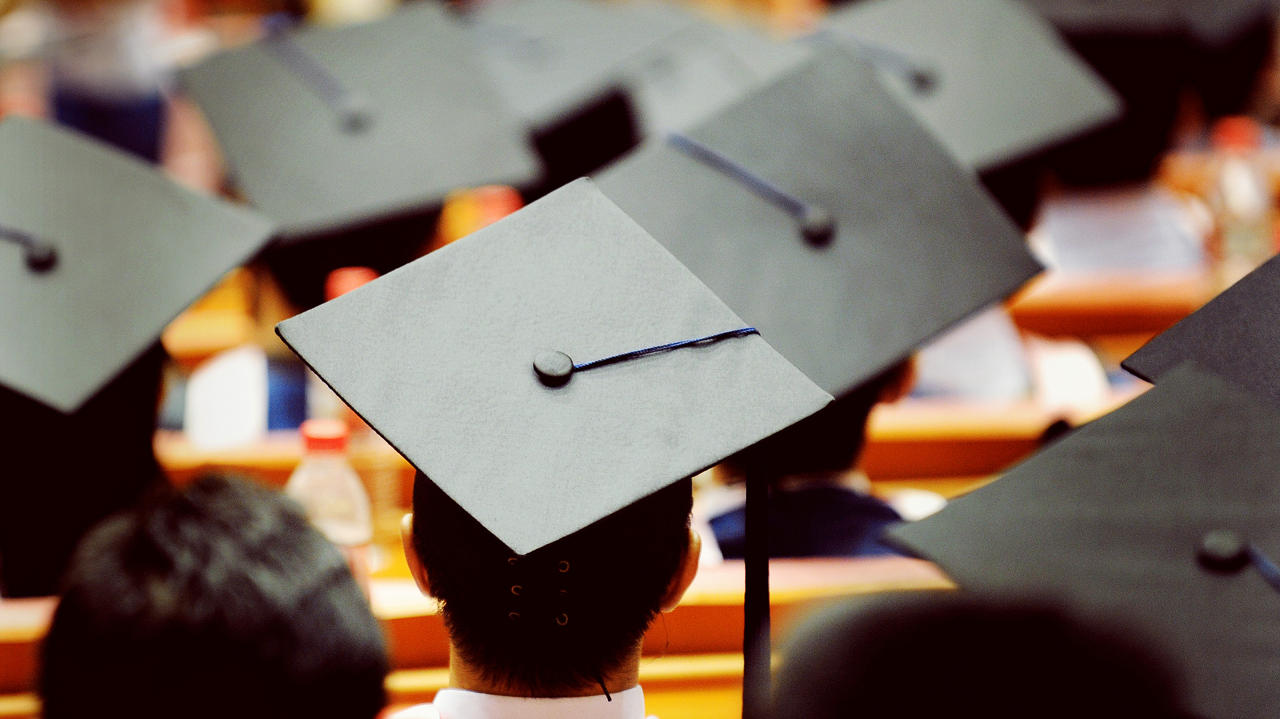 Több százezer forintos ösztöndíjat kaphatnak a jövő tanárai. (Hangoló 2017. 09. 06.)