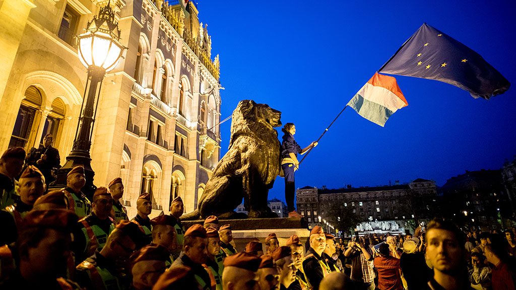 Nem működnek az ellenzék által feldobott témák. (Hangoló 2017. 09. 19.)