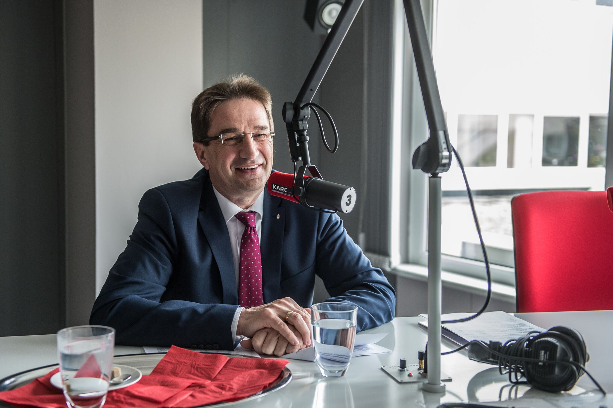 Összeesküvés-elméletek helyett tények  (&nbsp;Hangoló 2017.10.18. )