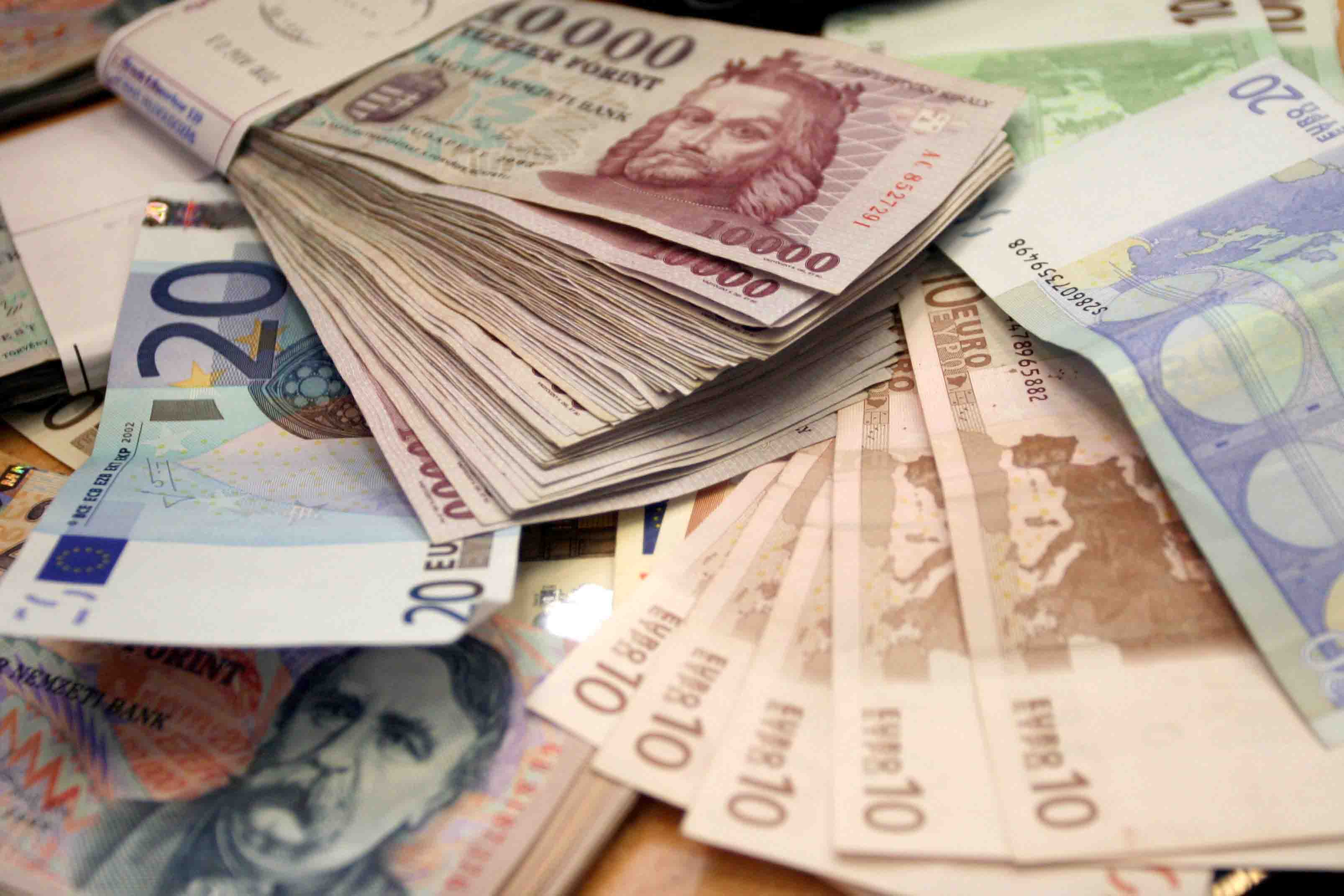 A bérfelzárkózás idén is folytatódik (Hangoló 2018. 03. 01.)