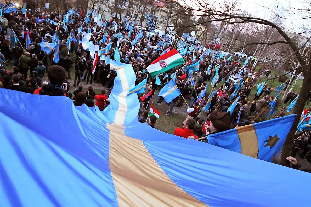 Kiáll-e Európa az alapvető emberi jogokért? (Hangoló 2018. 04. 04.)