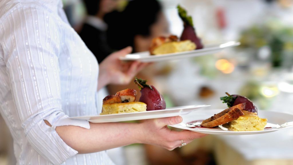 Hazatérnek a nyugatra költözött pincérek? (Hangoló 2018. 07. 06.)