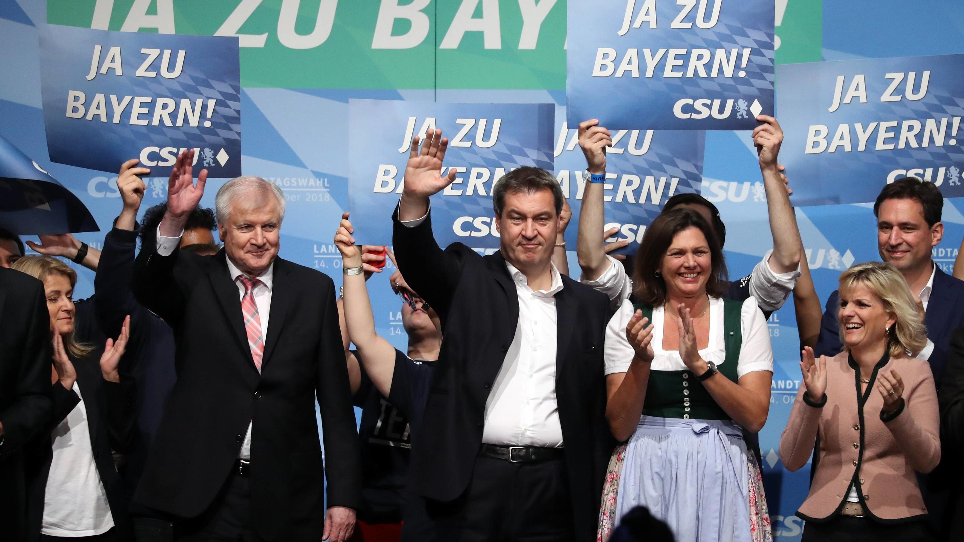 Kényszerű mosoly a bajor kormánypártiaknál (Hangoló 2018. 10. 15.)