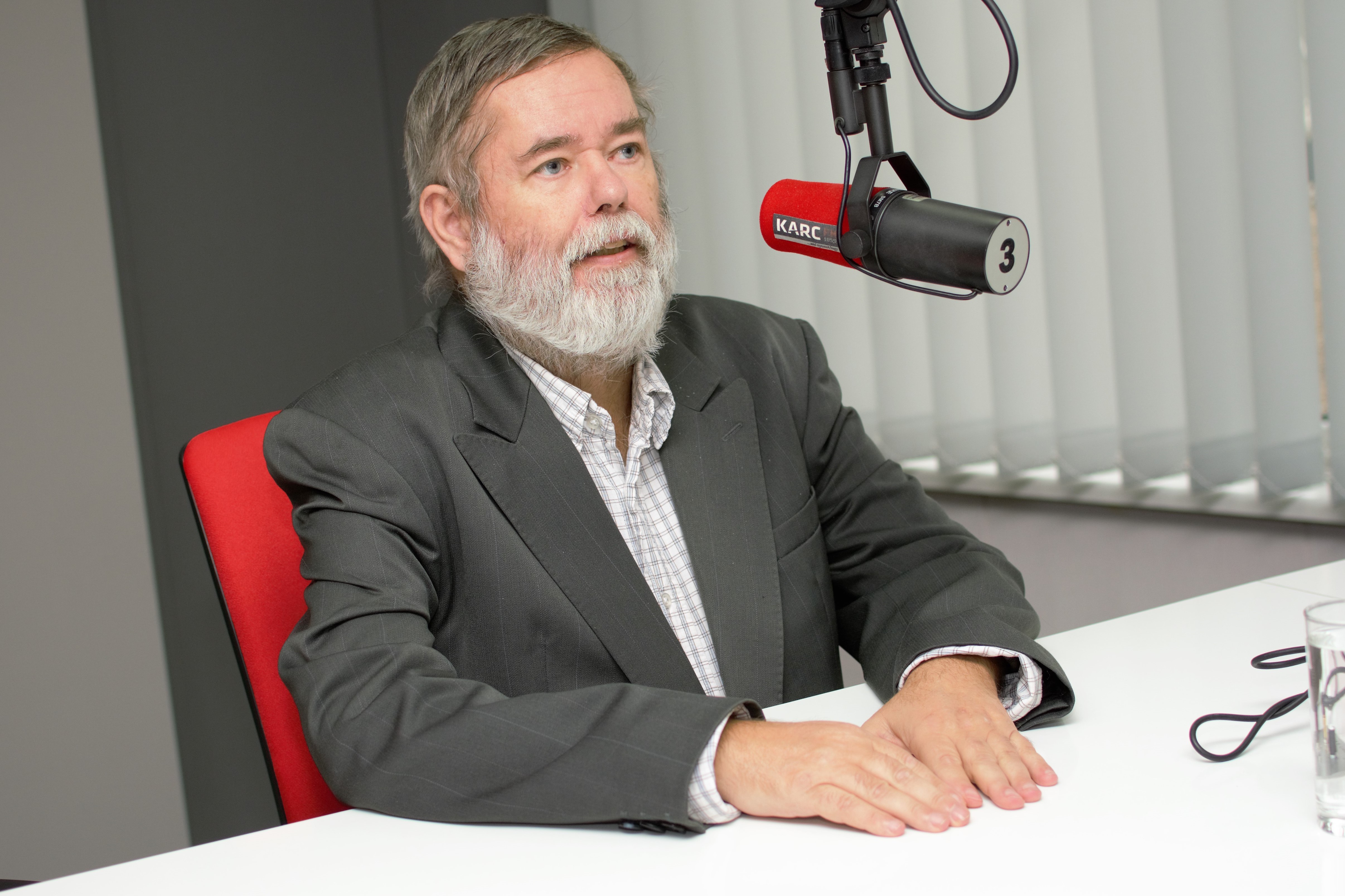 A gazdasággal együtt a társadalmat is „fejleszteni kell”! (Hangoló 2018. 12. 27.)