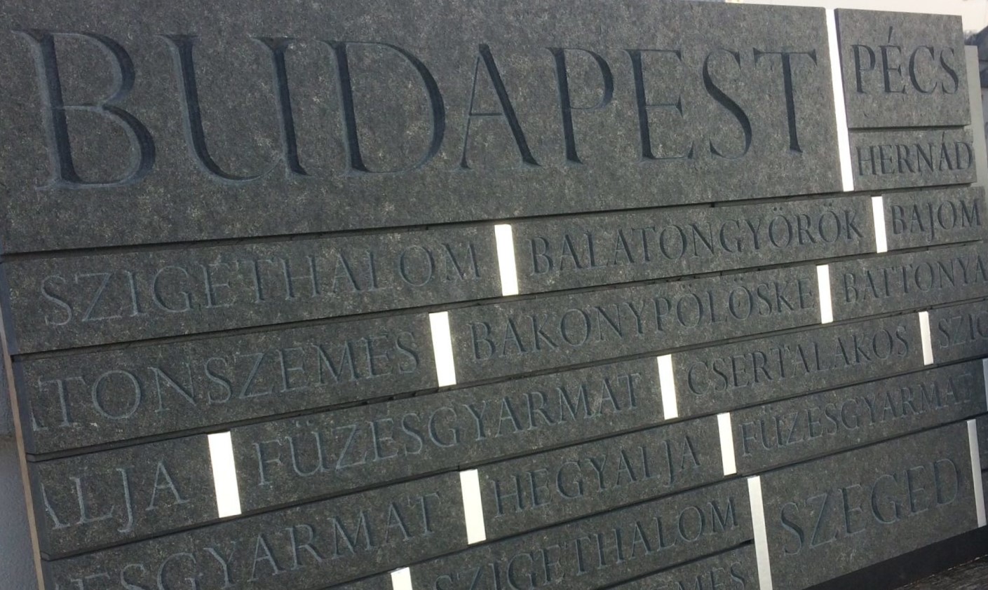 Gránitba vésik a magyar települések neveit (Hangoló 2019. 04. 15.)