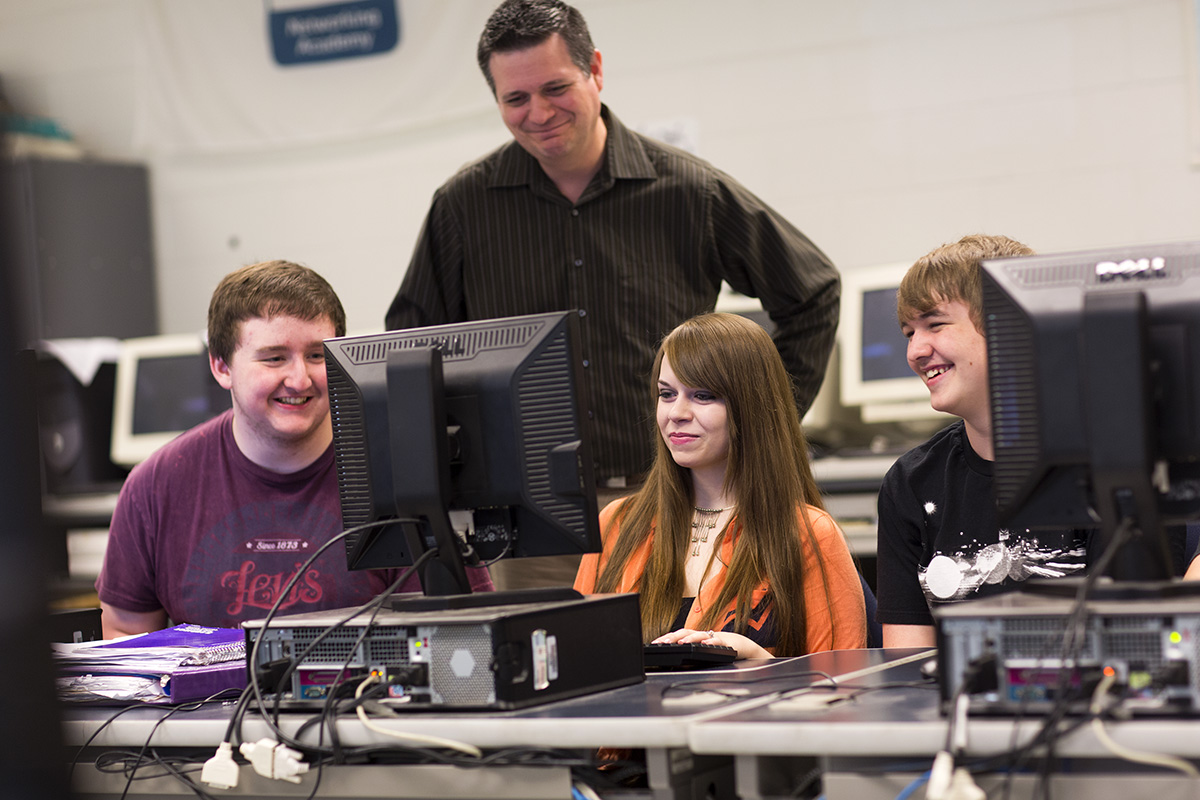 Élménnyé teszik az informatikát a tanároknak (Spájz 2019.09.12.)