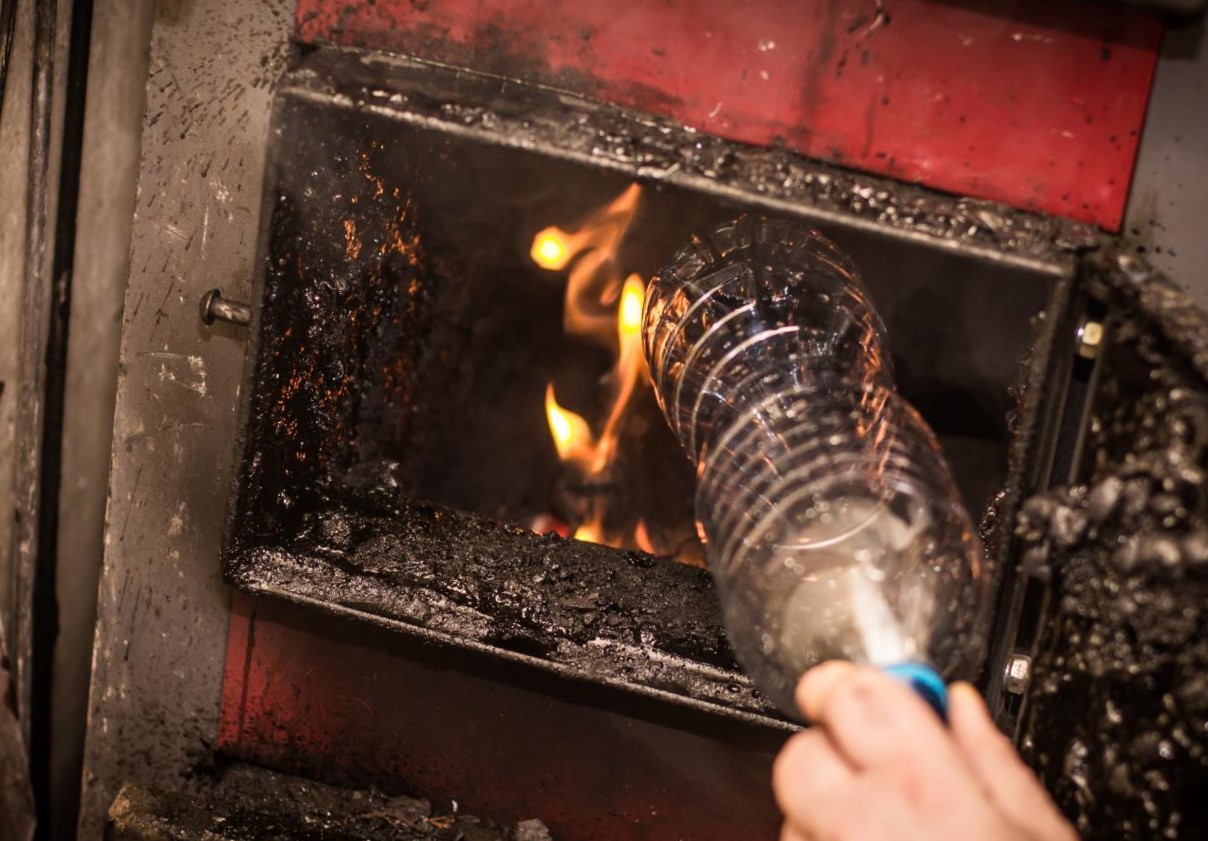 A száraz tűzifát vagy a gázfűtést javasolják a szakemberek (Spájz 2019.10.28.)