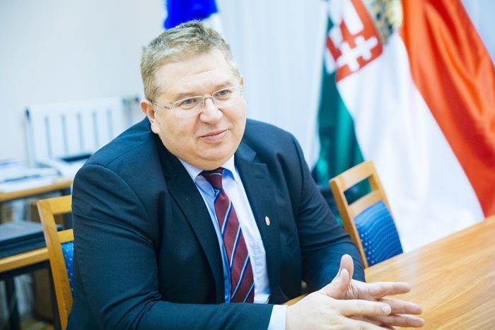 Kétszínű politikát folytat az ellenzék (Hangoló 2019.12.09.)