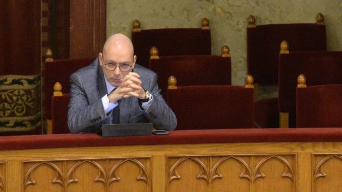 Kinek, mire gyűjt a Momentum? (Hangoló 2020.04.03.)