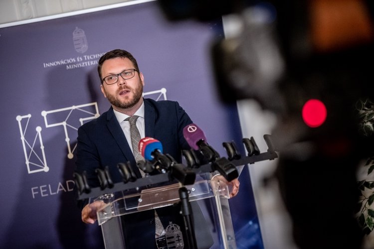 Rajtol a vizsgaszezon a szakképzésben és felsőoktatásban (Hangoló 2020. 04. 29.)