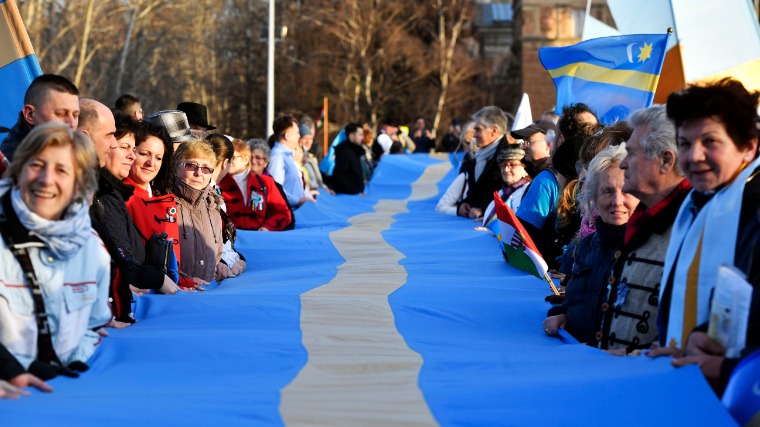 Még 118.000 aláírás kell egyetlen nap alatt! (Hangoló 2020.05.06.)