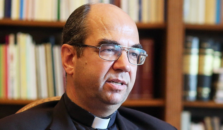 Globális kísérlet zajlik a társadalom lassú átalakítására (Hangoló 2020. 07. 08.)