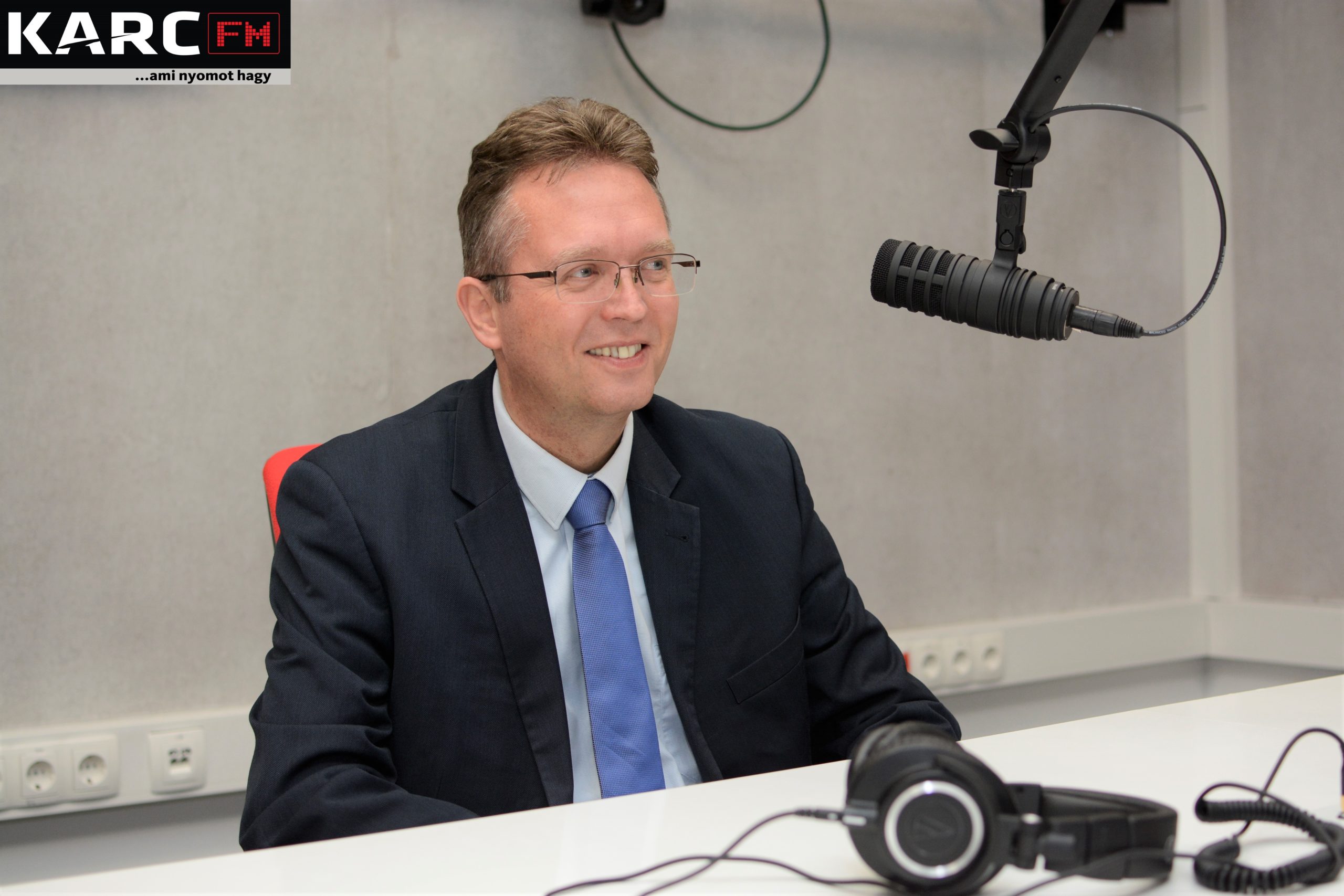 Emeli a nívót az egyetemek modellváltása (Hangoló 2021. 10. 13.) - Karc FM