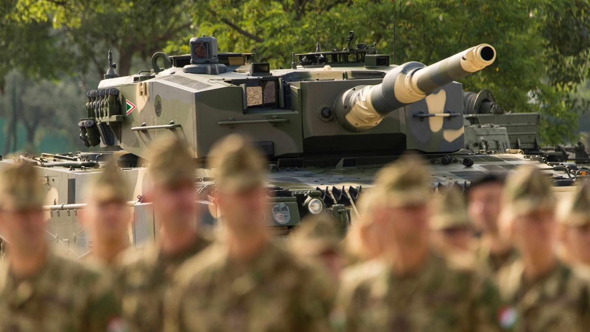 A pacifista is fegyverkezni akar Európában (Hangoló 2022.03.01.)