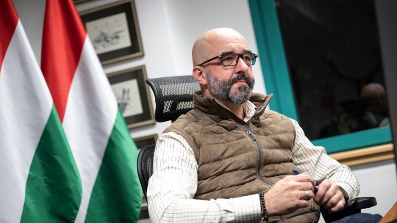 "Eszköztelenül a fake news propagandával szemben" (Hangoló 2022.03.01.)