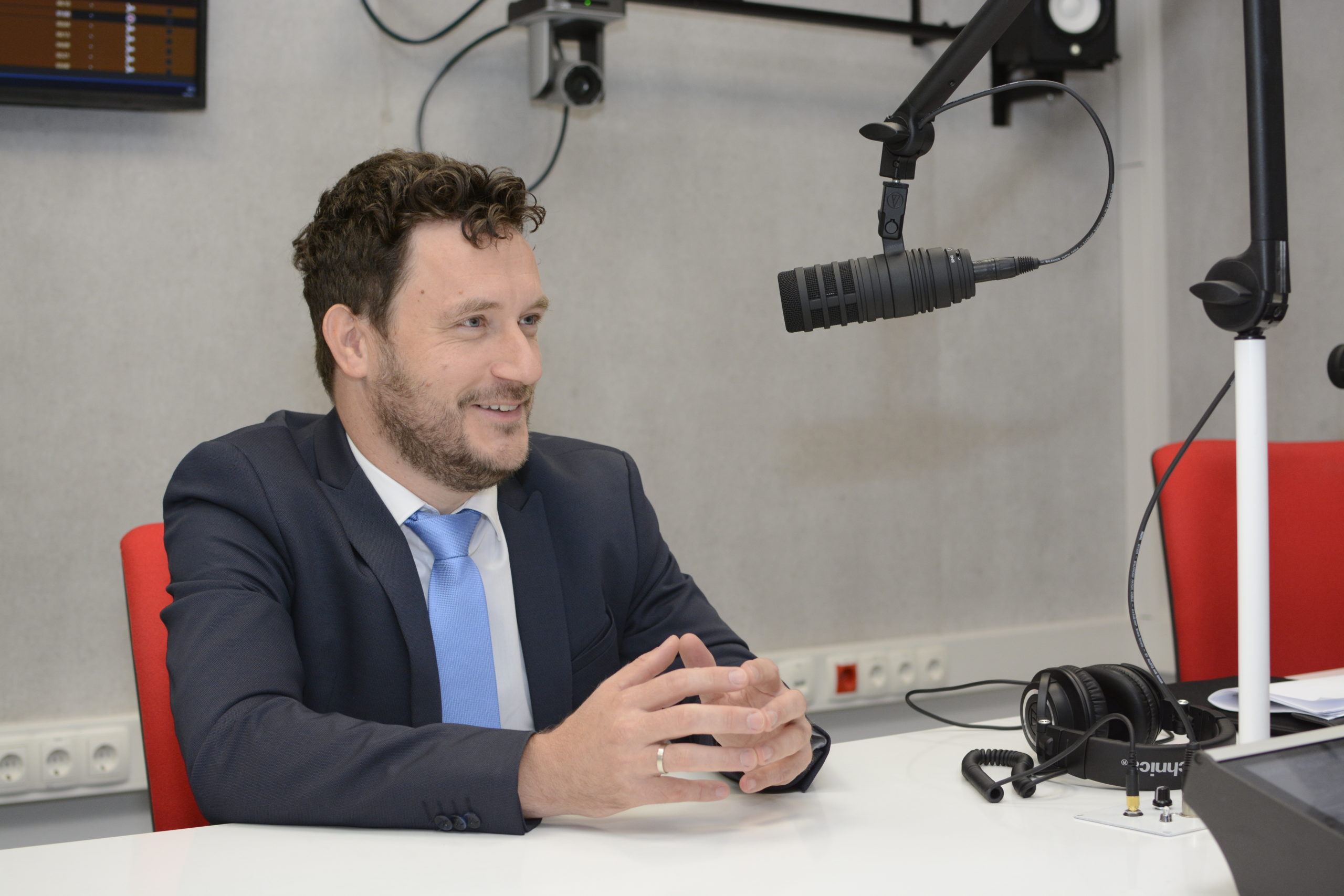 Az ideológiai háború szintet lépett (Hangoló 2022. 04. 06.)