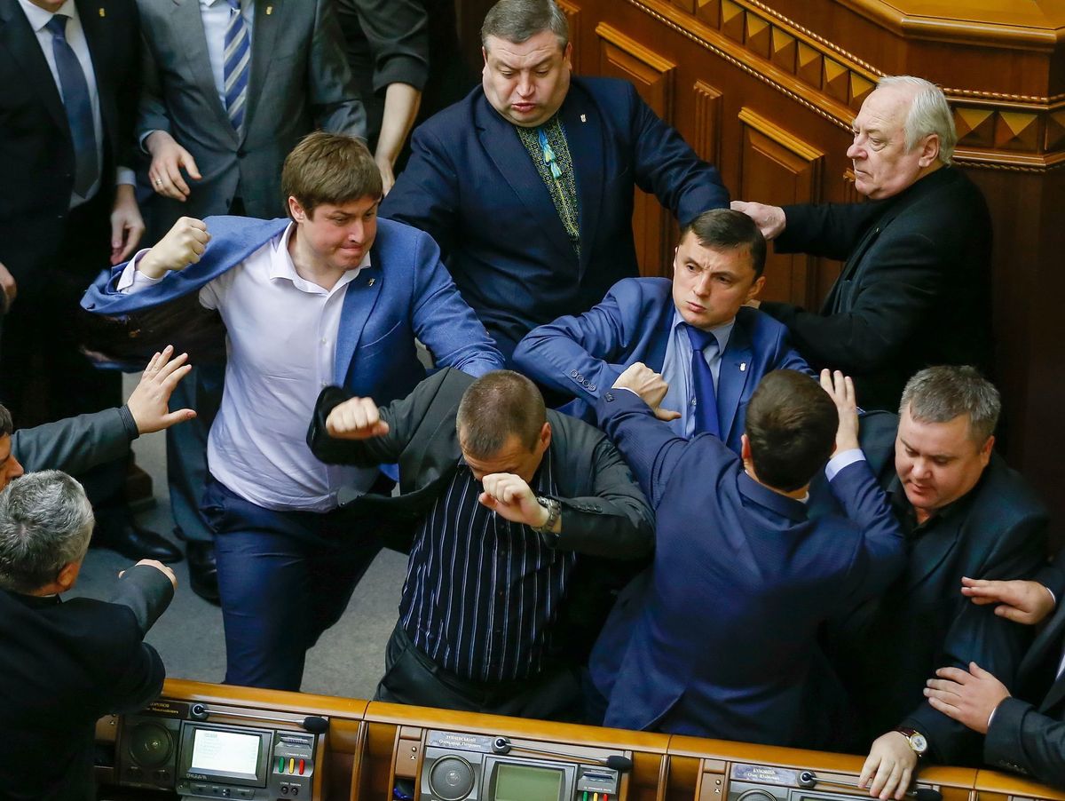 Ukrajna képtelen szembenézni a múltjával (Hangoló 2022. 05. 12.)