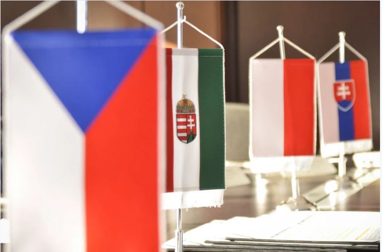 Riválist lát a nyugat a Visegrádi együttműködésben (Hangoló 2022. 06. 10.)