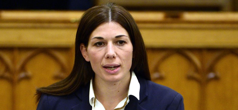 Évi húszmillióért nyomja az Abcúg autósok! dumát Bősz Anett (Hangoló 2022. 06. 16.)