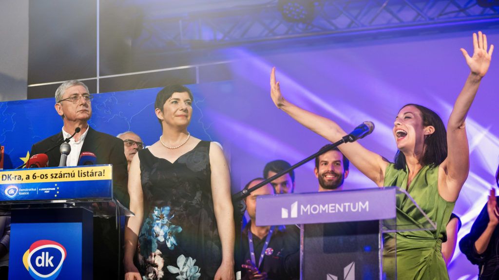 Brüsszelben és itthon is a saját gesztenyéjét sütögeti a DK és a Momentum (Hangoló 2022. 08. 24.)