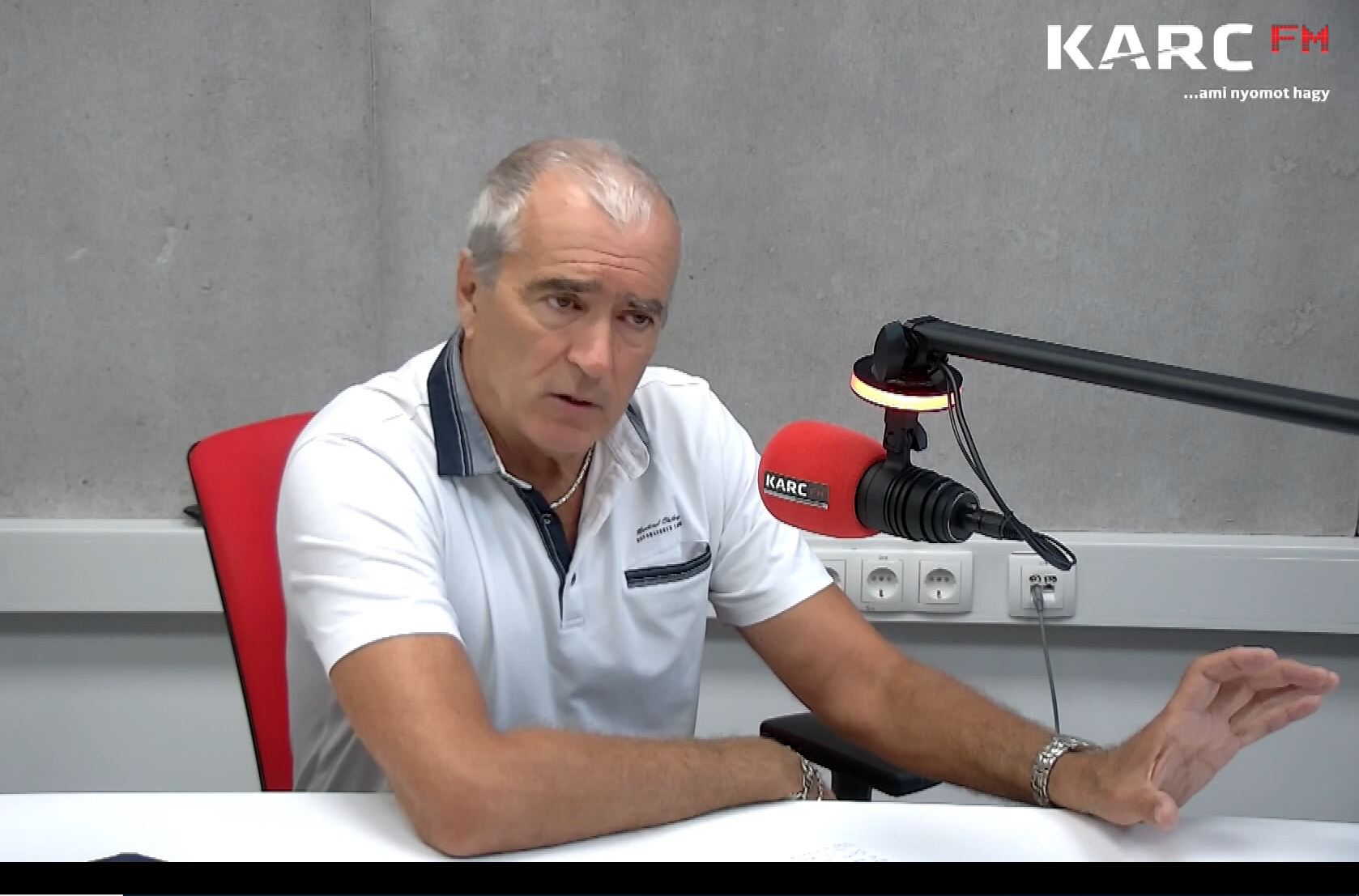 „A baloldali kultúrpolitika adott nevet Alföldi Róbertnek” (Hangoló 2022. 08. 30.)