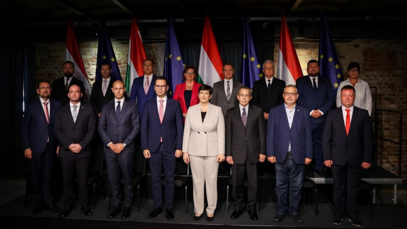 Árnyékkormány: balul sikerült időzítés (Hangoló 2022. 09. 20.)