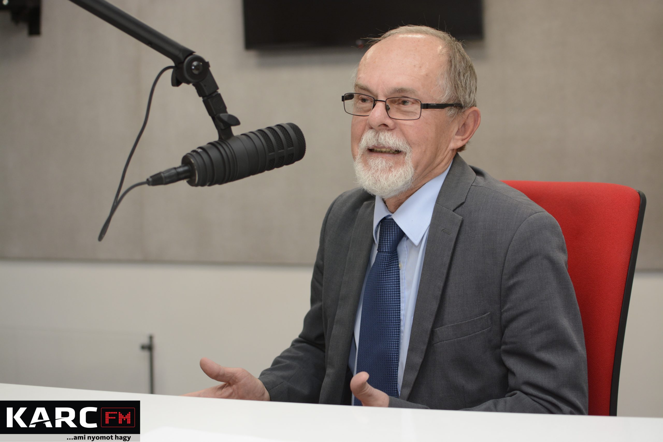 A spekulánsoktól és a szankciók hatásaitól is védeni kell a magyar gazdaságot (Hangoló 2022.09.28.)