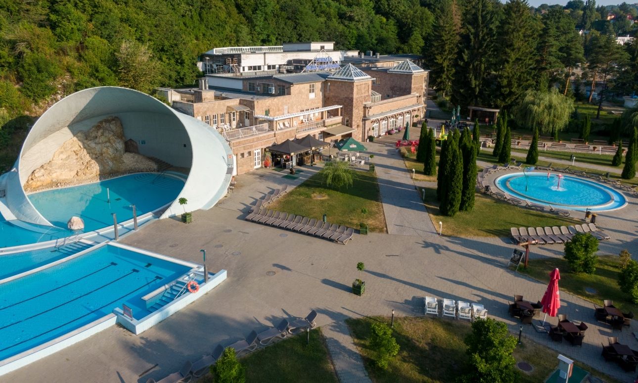 Miskolcon a családokon és az időseken spórolna az önkormányzat (Hangoló 2022.10.21.)