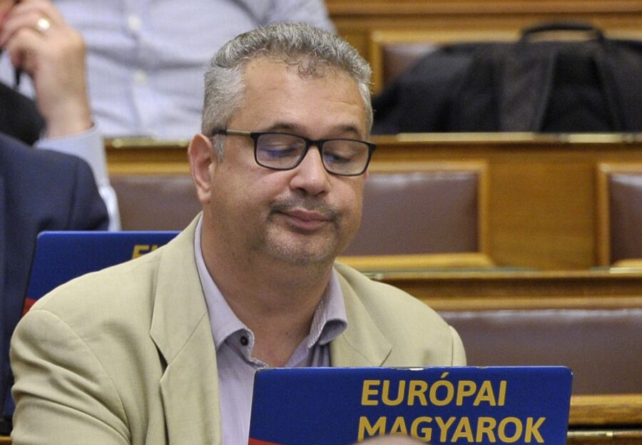 Az ellenzék lassan felhagy a rezsicsökkentés szidalmazásával (Hangoló 2022. 11. 02.)