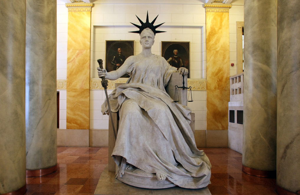 Nem a paternalista szemlélet, hanem a kiegyensúlyozottság hiánya a gond (Hangoló 2022. 11. 04.)