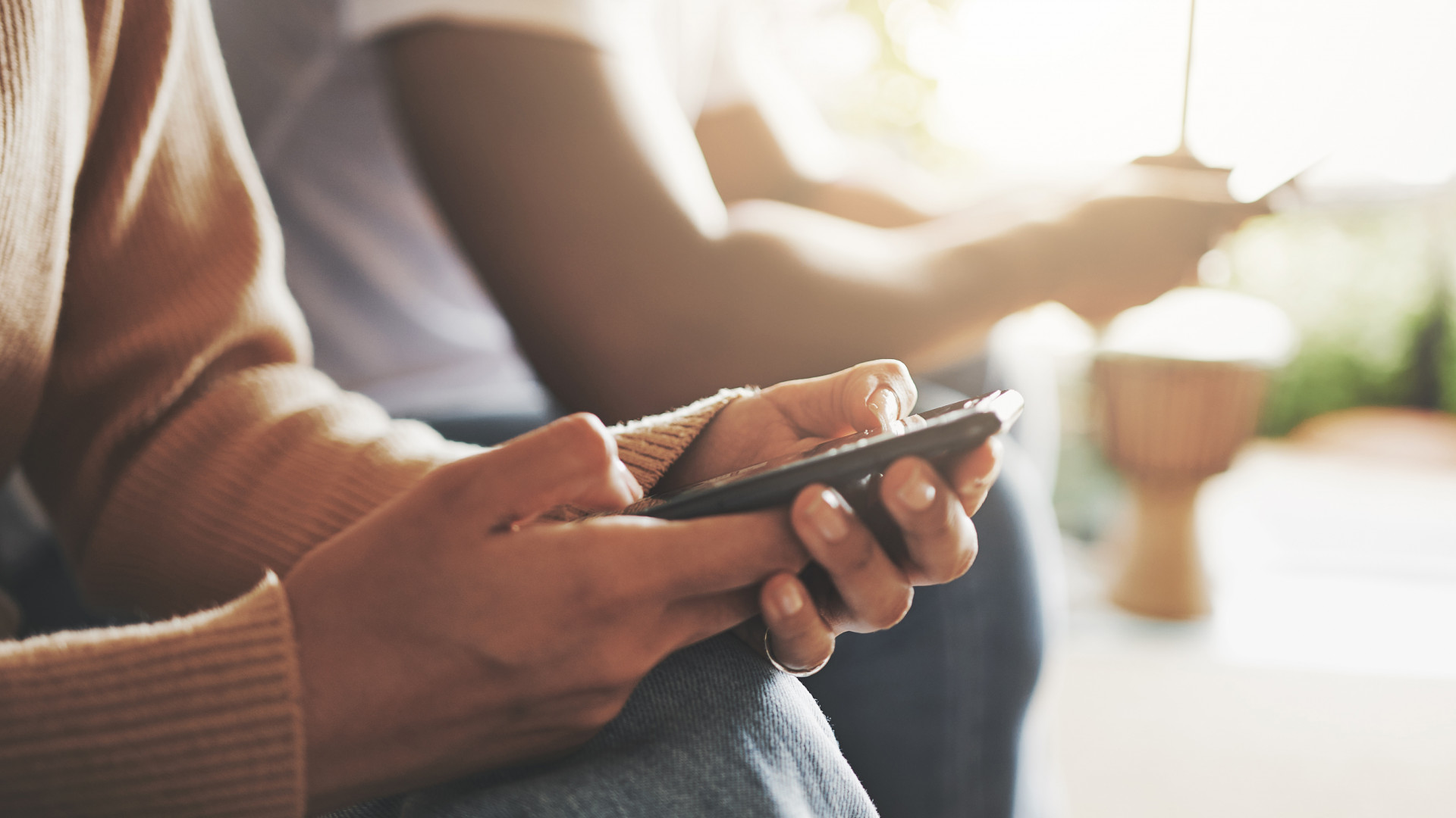 "Rémhíreket terjeszt a dollárbaloldal"