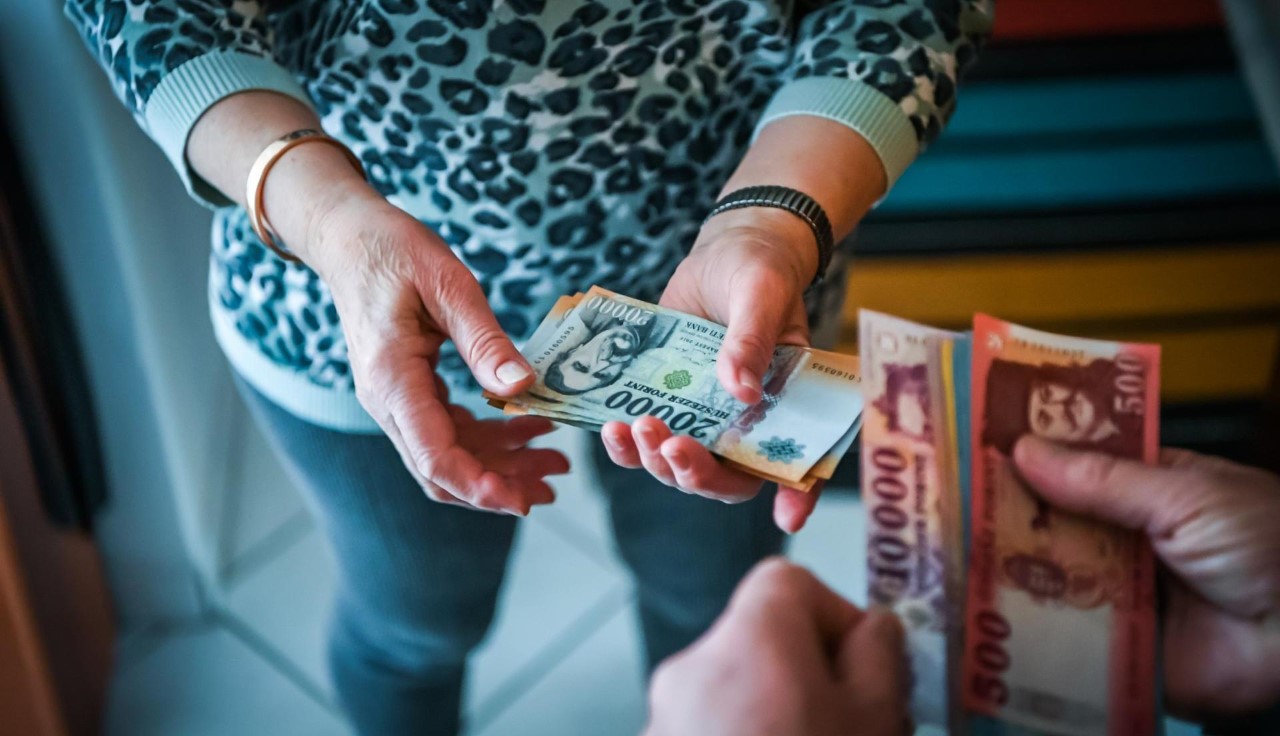 A válságban is védőhálót kap a magyar lakosság  (Hangoló 2022. 12. 14.)