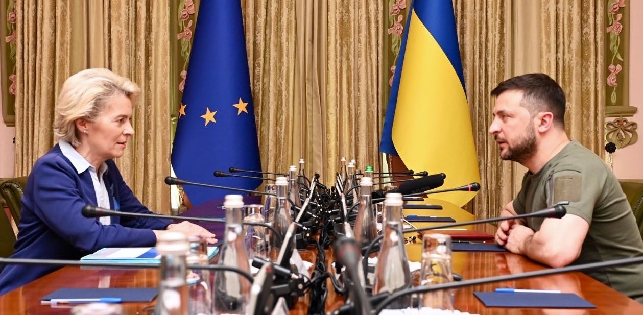 Szuperbíróság: Zelenszkij kéri, Von der Leyen bólint? (Hangoló 2022.12.01.)