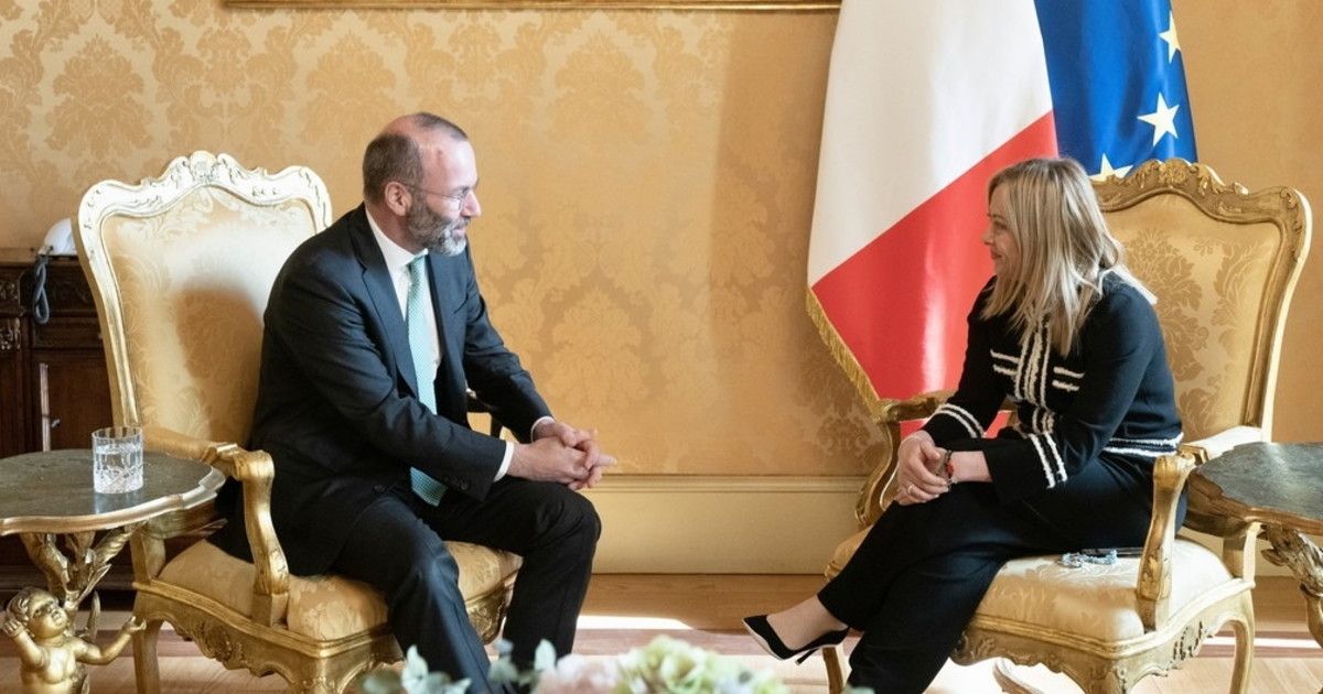 A gyengülő Európai Néppárt vezére Meloninál bokázik (Hangoló 2023.01.10.)