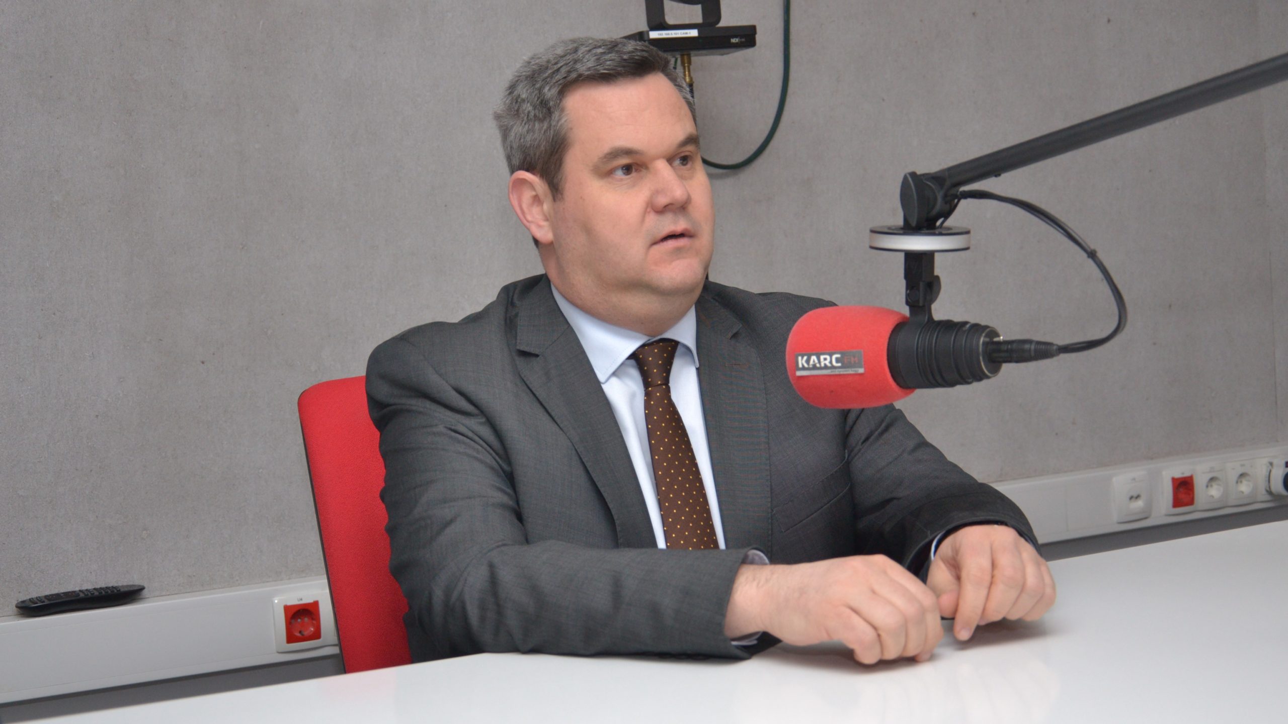 Az orvosbérekhez “kötik” az egészségügyi szakdolgozók bérét! (Lábjegyzet 2023.01.16.)