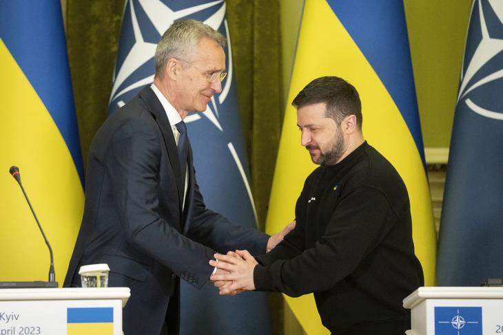 Távolodik a NATO tagság Ukrajnától? (Hangoló 2023. 04. 25.)