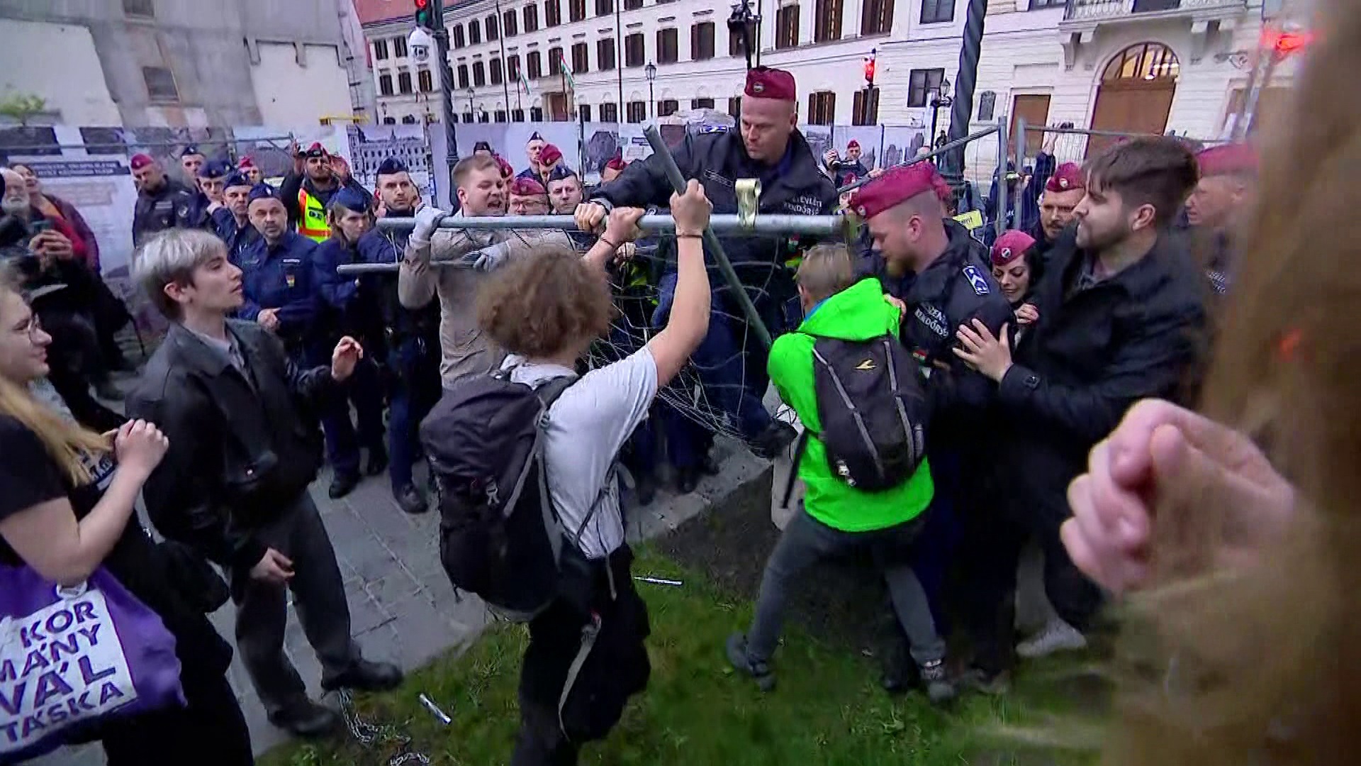 Bármi áron megpróbálnak láthatóak maradni az ellenzéki pártok (Hangoló 2023. 04. 26.)