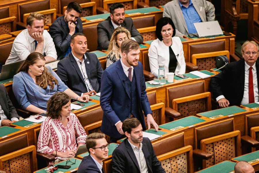 Az életben maradásért küzd a Momentum a DK-val szemben (Hangoló 2023. 05. 15.)